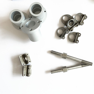 O polonês fazendo à máquina de bronze das peças do CNC termina moer as peças de precisão