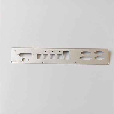 O laser do CNC que corta as peças folheados a níquel/Chrome revestido dá forma personalizado